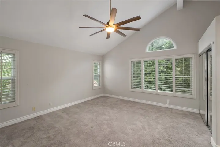 MASTER WITH HIGH CEILINGS