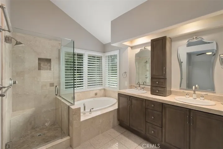 BATHROOM WITH SUB AND SHOWER