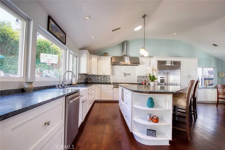 Beautiful kitchen with large island