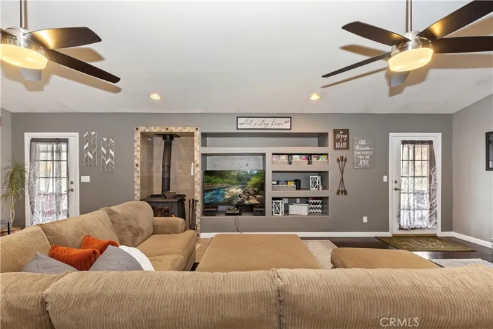 Great room w/entertainment center