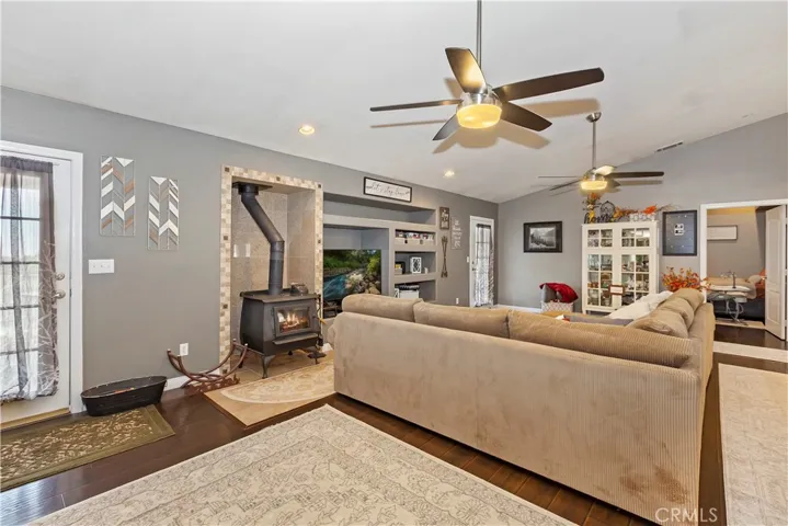 Great room w/stove