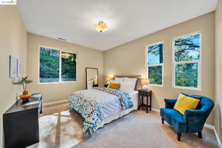 6352 Longcroft Dr, Oakland, California 94611