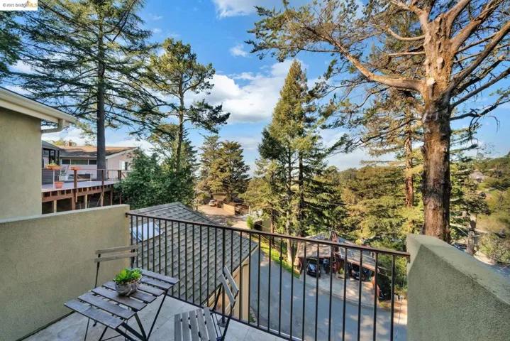 6352 Longcroft Dr, Oakland, California 94611