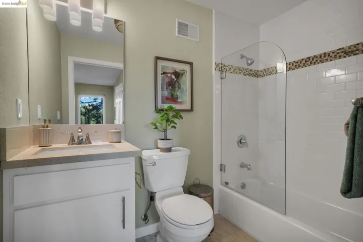 6352 Longcroft Dr, Oakland, California 94611