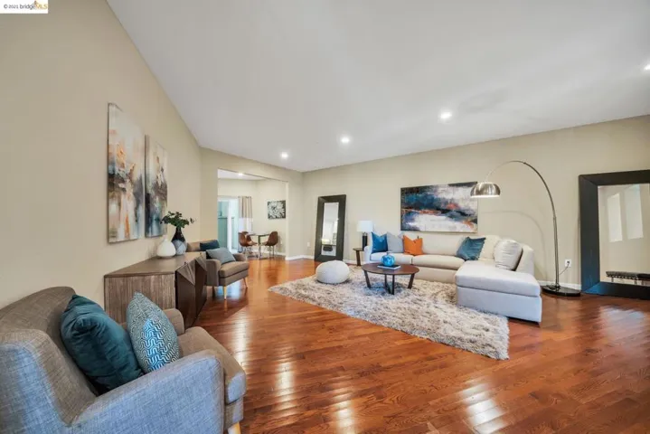 6352 Longcroft Dr, Oakland, California 94611