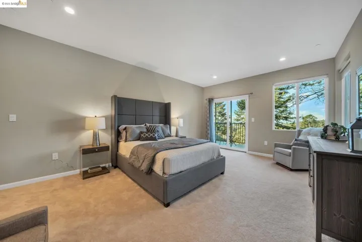 6352 Longcroft Dr, Oakland, California 94611