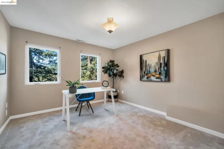 6352 Longcroft Dr, Oakland, California 94611