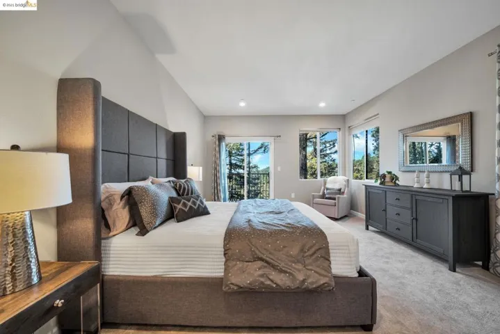 6352 Longcroft Dr, Oakland, California 94611