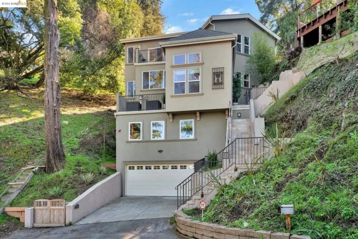 6352 Longcroft Dr, Oakland, California 94611