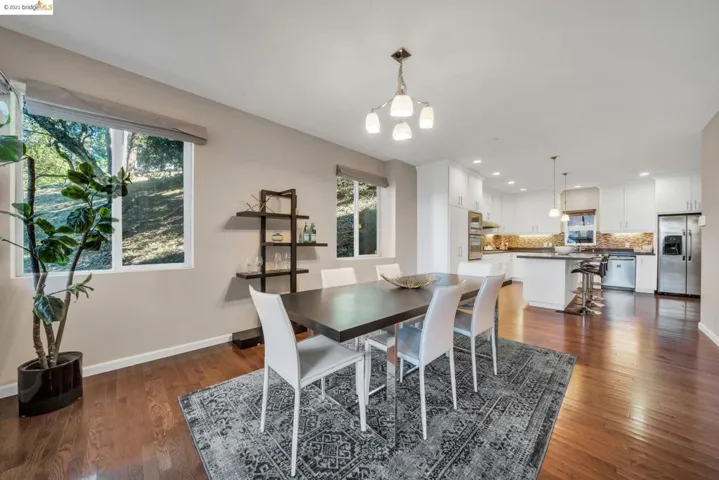 6352 Longcroft Dr, Oakland, California 94611