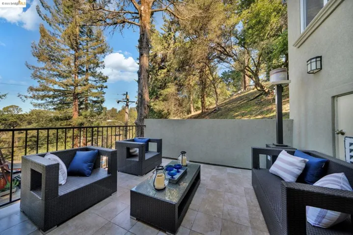 6352 Longcroft Dr, Oakland, California 94611