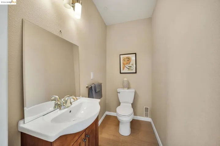 6352 Longcroft Dr, Oakland, California 94611