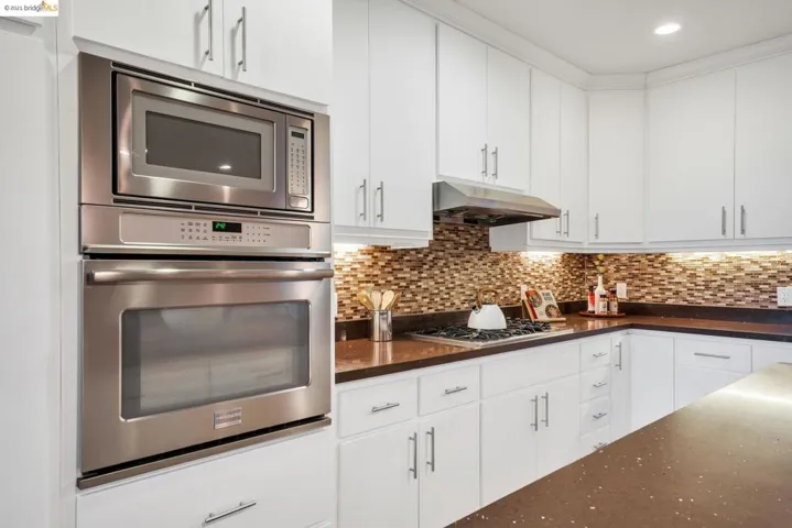 6352 Longcroft Dr, Oakland, California 94611
