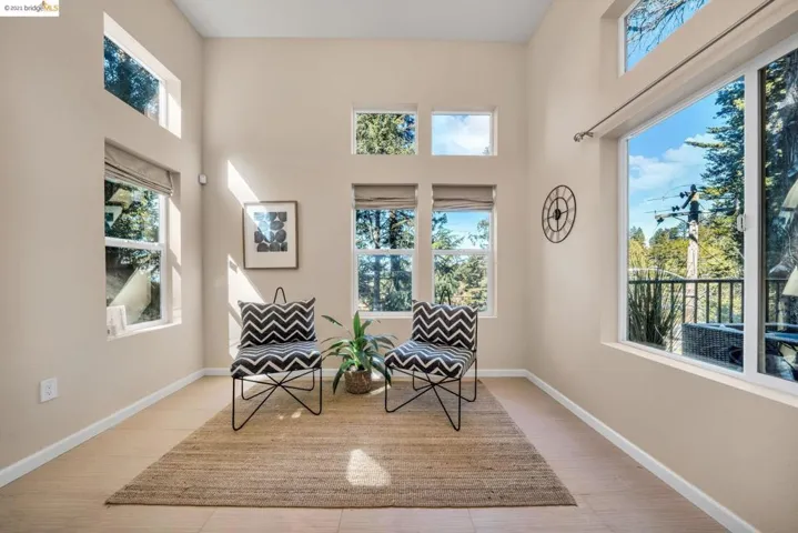 6352 Longcroft Dr, Oakland, California 94611
