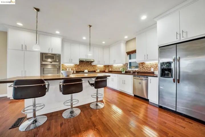 6352 Longcroft Dr, Oakland, California 94611