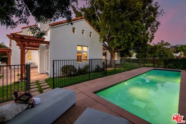 659 Via De La Paz, Pacific Palisades, California 90272