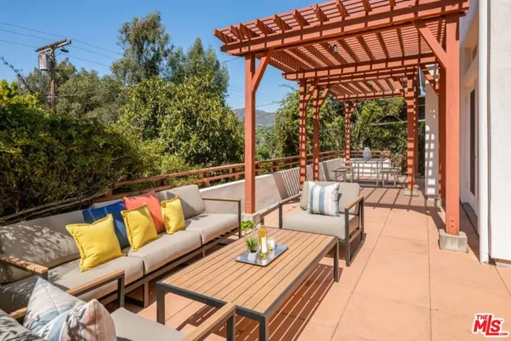 659 Via De La Paz, Pacific Palisades, California 90272