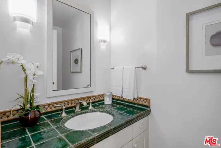 659 Via De La Paz, Pacific Palisades, California 90272