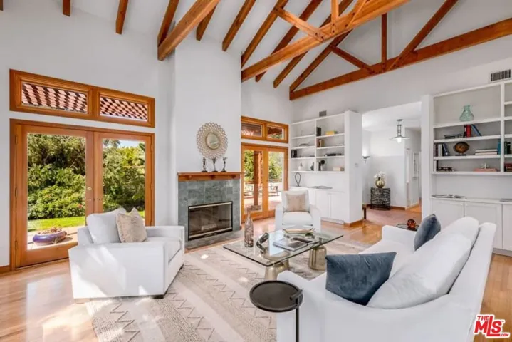 659 Via De La Paz, Pacific Palisades, California 90272