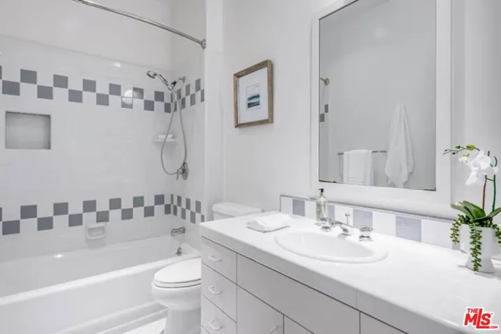 659 Via De La Paz, Pacific Palisades, California 90272