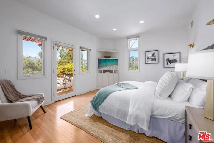659 Via De La Paz, Pacific Palisades, California 90272