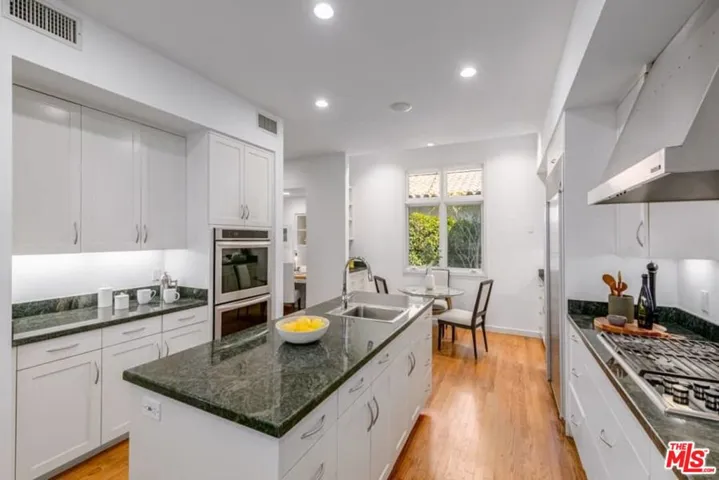 659 Via De La Paz, Pacific Palisades, California 90272