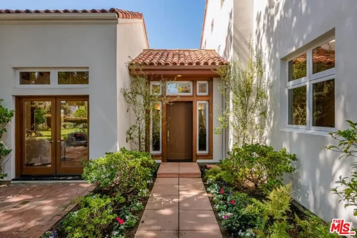 659 Via De La Paz, Pacific Palisades, California 90272