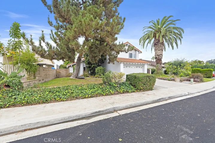 23611 Via Navarra, Mission Viejo, California 92691