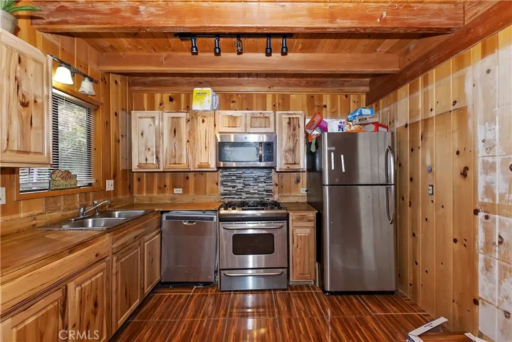 24585 Bernard Drive, Crestline, California 92325