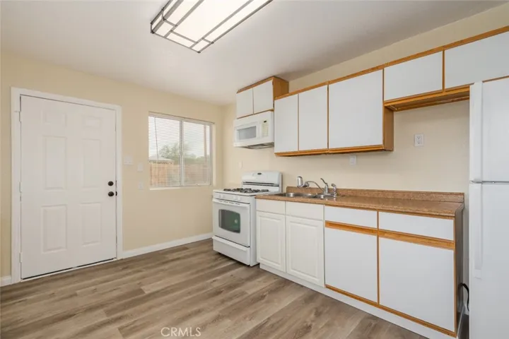 6385 Center, Joshua Tree, California 92252