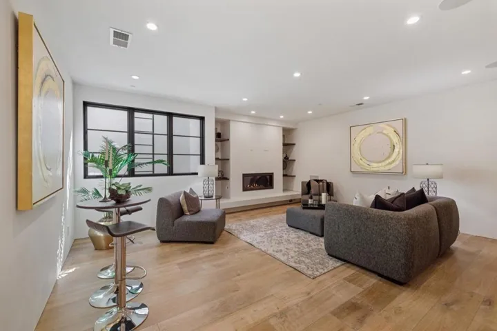 , Burlingame, California 94010