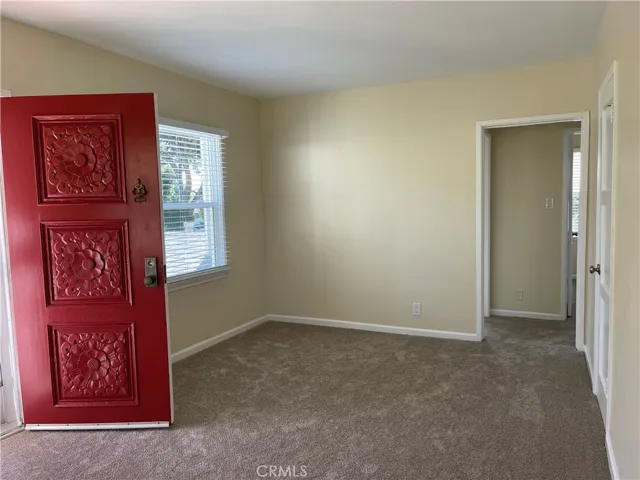 Upper vacant unit living room