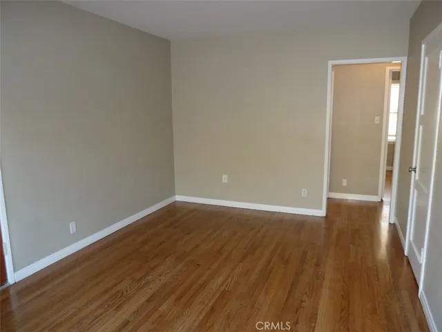 Living room 2, Hardwood floors