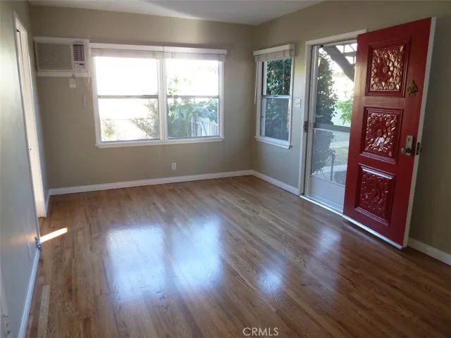 Downstairs 2 bedroom
unit
