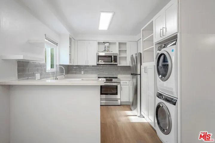 1208 California Avenue B, Santa Monica, California 90403