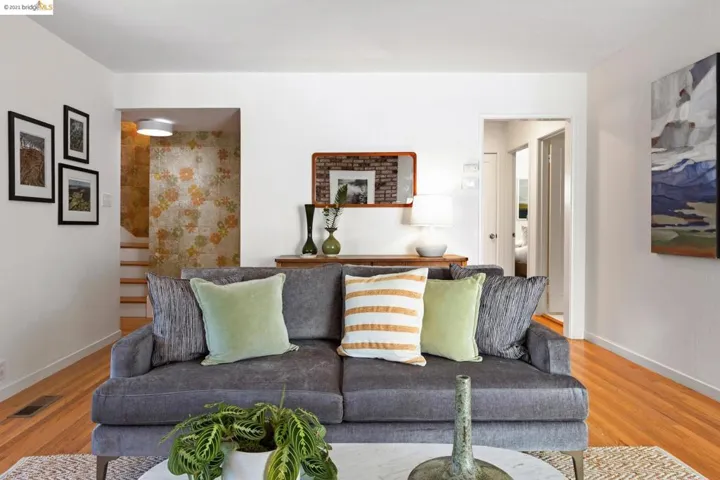 7163 Saroni Drive, Oakland, California 94611