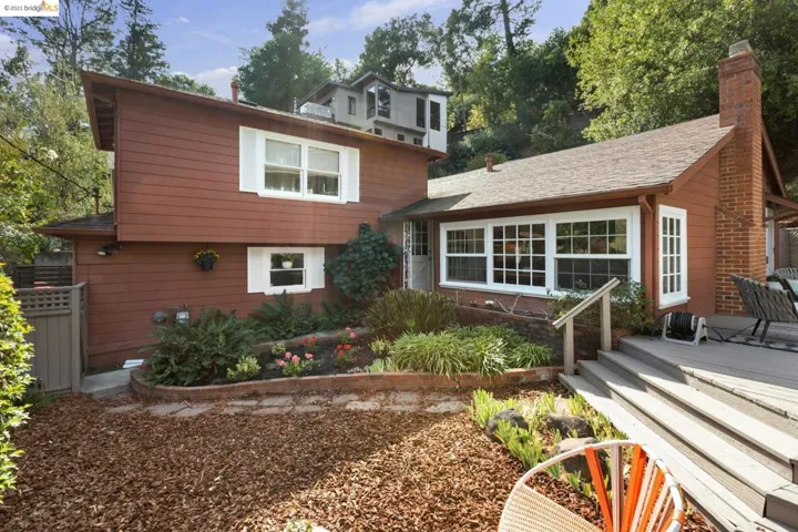7163 Saroni Drive, Oakland, California 94611