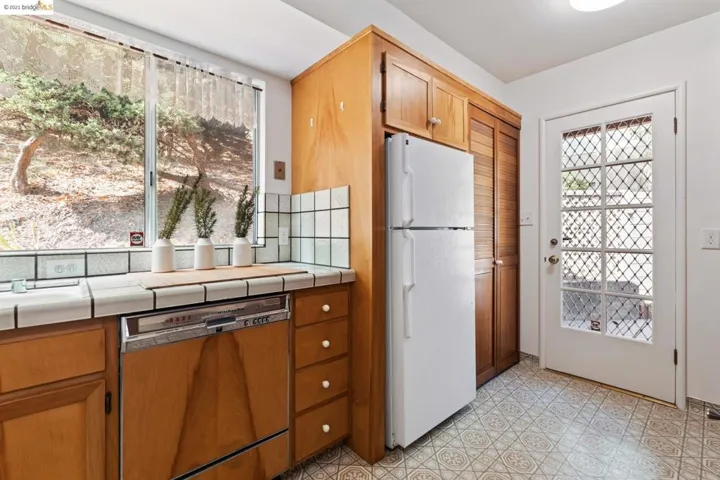 7163 Saroni Drive, Oakland, California 94611
