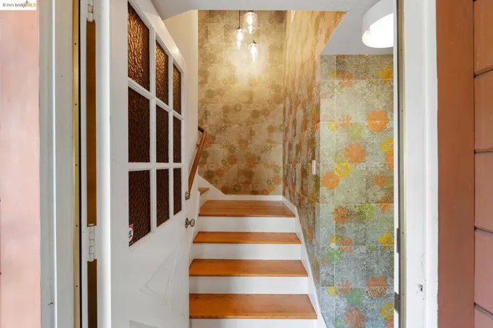 7163 Saroni Drive, Oakland, California 94611