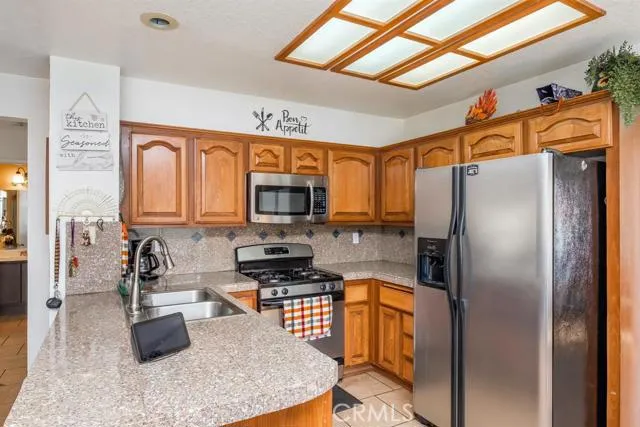 15151 Ivy Court, Adelanto, California 92301