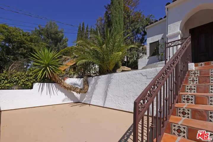 600 Luton Drive, Glendale, California 91206