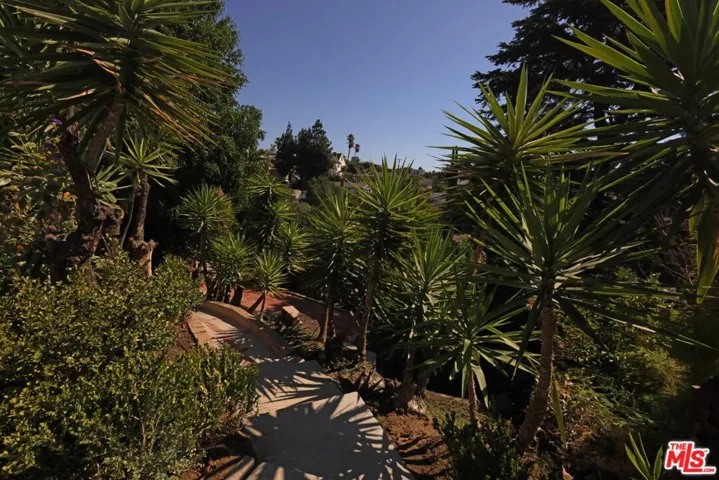 600 Luton Drive, Glendale, California 91206
