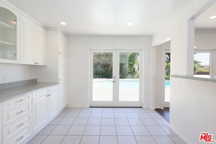 600 Luton Drive, Glendale, California 91206