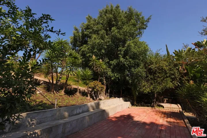 600 Luton Drive, Glendale, California 91206