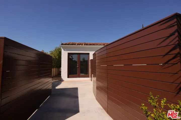 600 Luton Drive, Glendale, California 91206