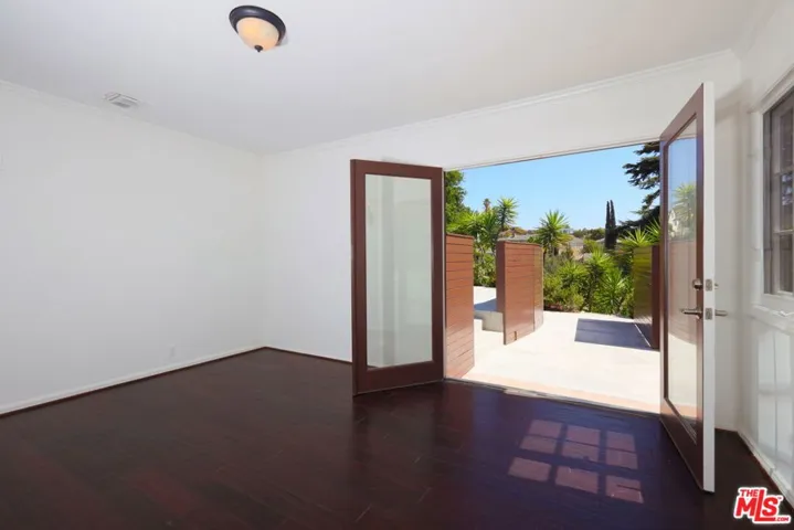 600 Luton Drive, Glendale, California 91206
