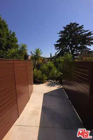 600 Luton Drive, Glendale, California 91206