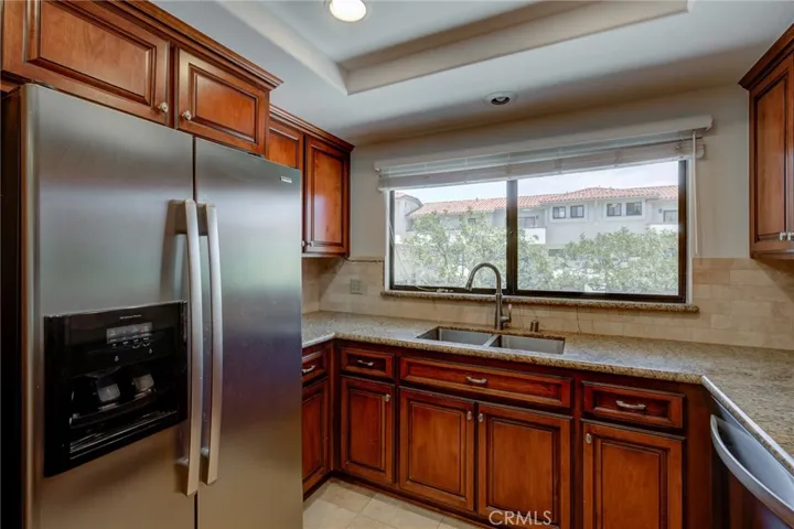 6 Santa Cruz Court, Manhattan Beach, California 90266