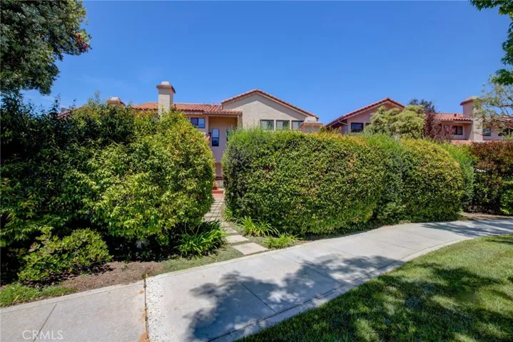 6 Santa Cruz Court, Manhattan Beach, California 90266