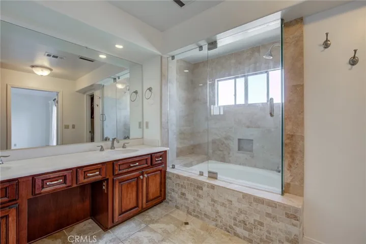 6 Santa Cruz Court, Manhattan Beach, California 90266